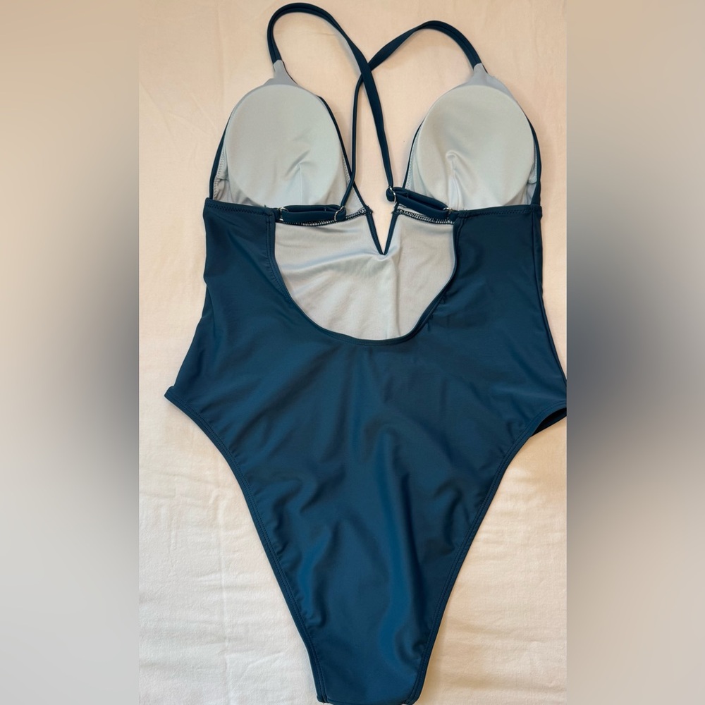 NWT Cupshe Deep V-Wire Plunge Cross Back Cheeky One Piece Swimsuit Size M - Picture 5 of 10